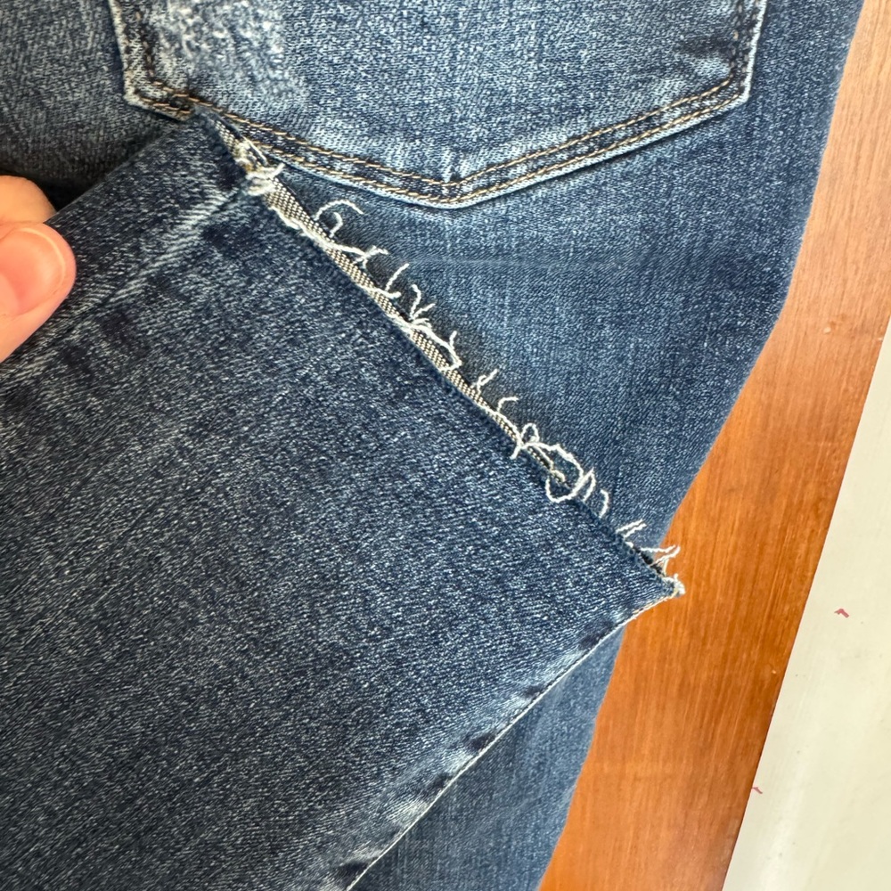 Judy Blue Ankle Cropped Distressed Blue Jeans New With Tags Size 15/32 Med Blue - Picture 10 of 15